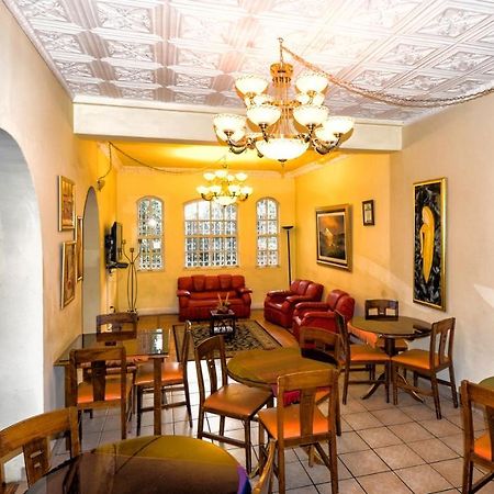 The Yellow House كويتو المظهر الخارجي الصورة