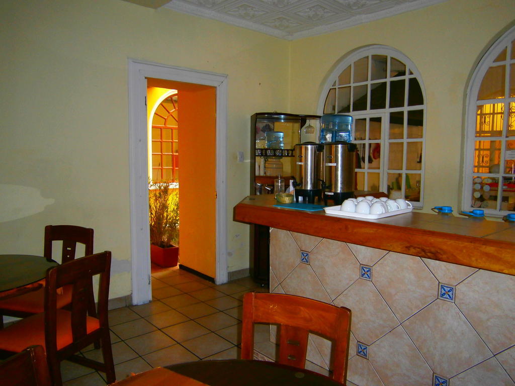 The Yellow House كويتو المظهر الخارجي الصورة