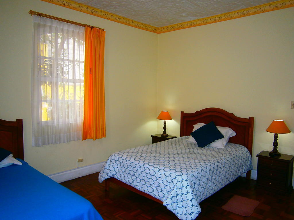 The Yellow House كويتو الغرفة الصورة