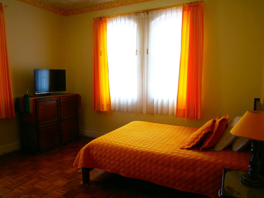 The Yellow House كويتو الغرفة الصورة