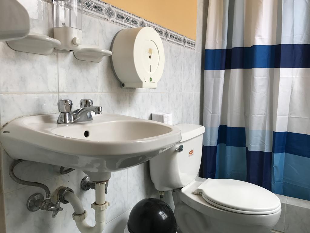 The Yellow House كويتو المظهر الخارجي الصورة
